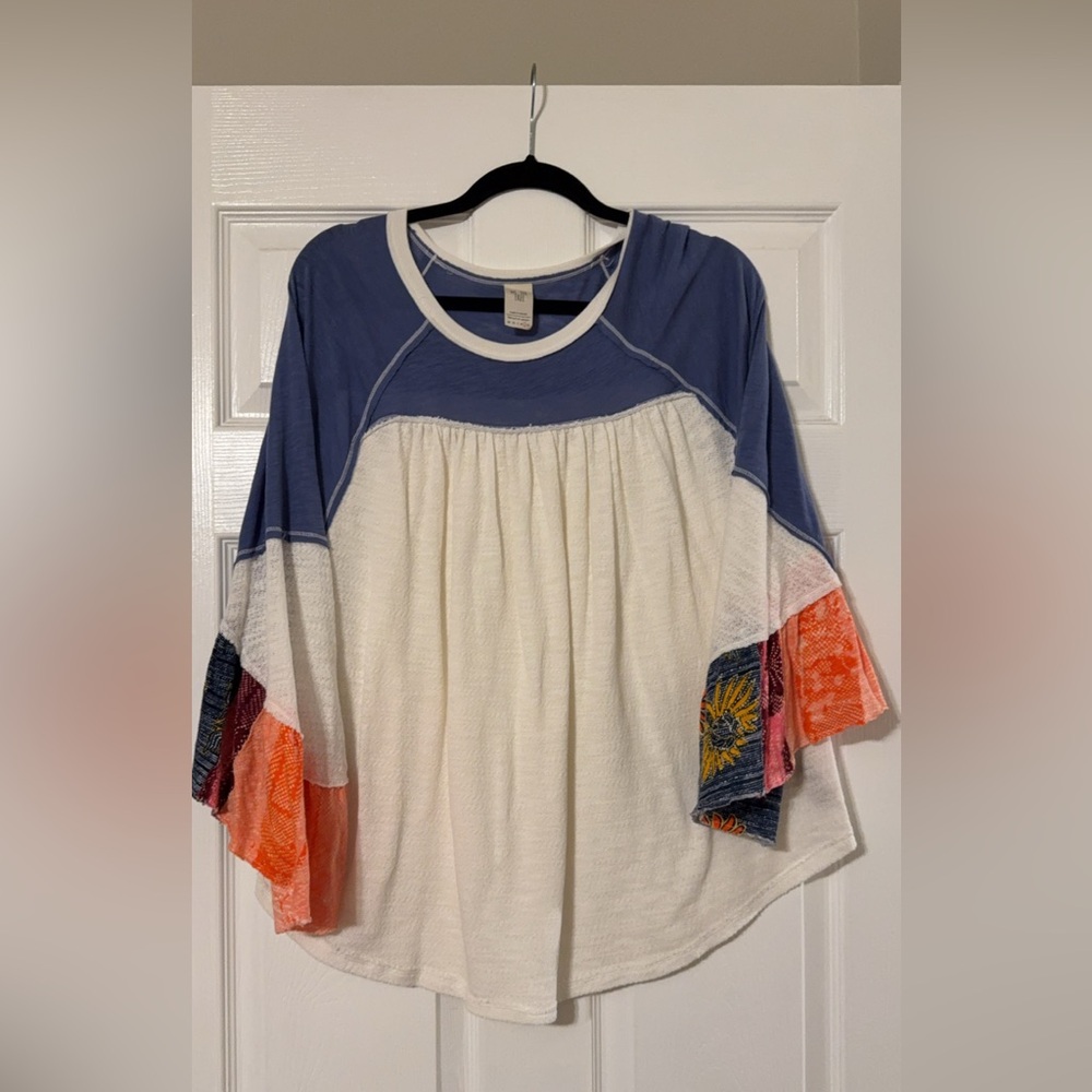 We The Free Top. Size L